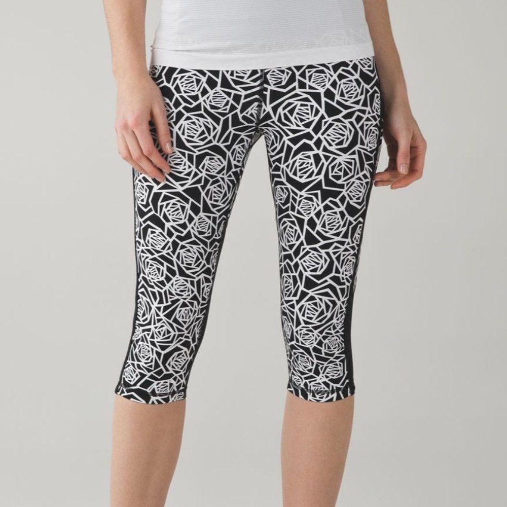 Lululemon Real Quick Crop Posie Black White Floral Size 6 Luxtreme Pockets